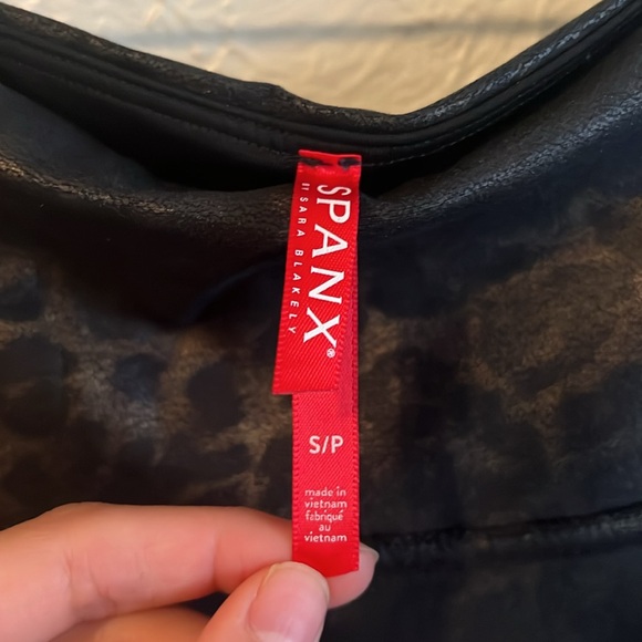 SPANX Faux Leather Leopard - Picture 6 of 6